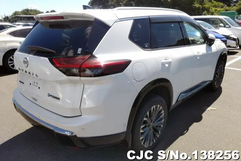 Nissan X-Trail in Pearl for Sale Image 2