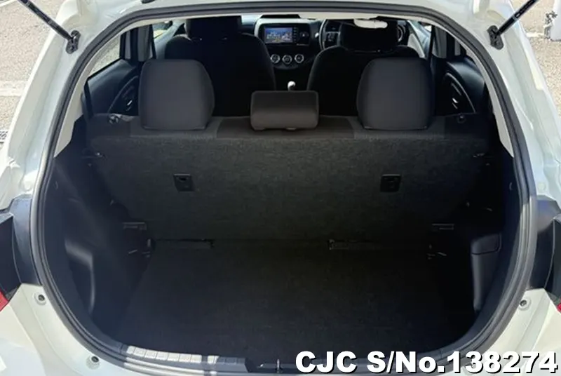 Toyota Vitz in Pearl for Sale Image 8