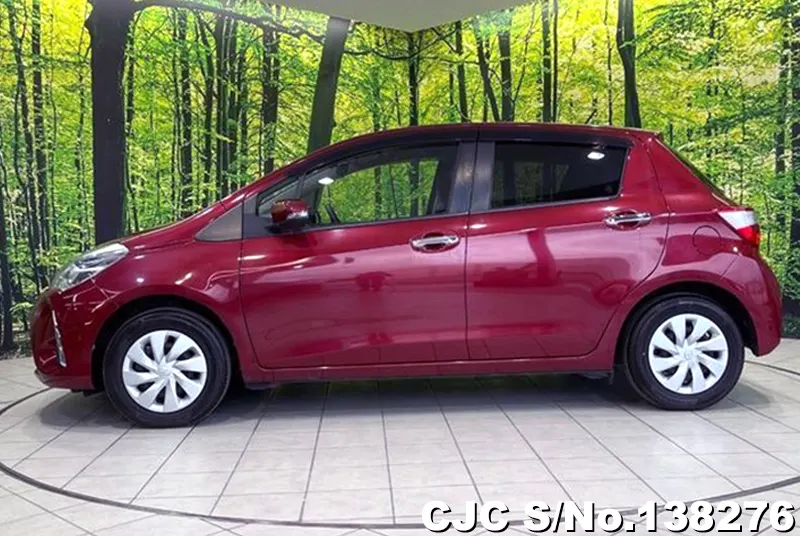 Toyota Vitz in Red for Sale Image 7