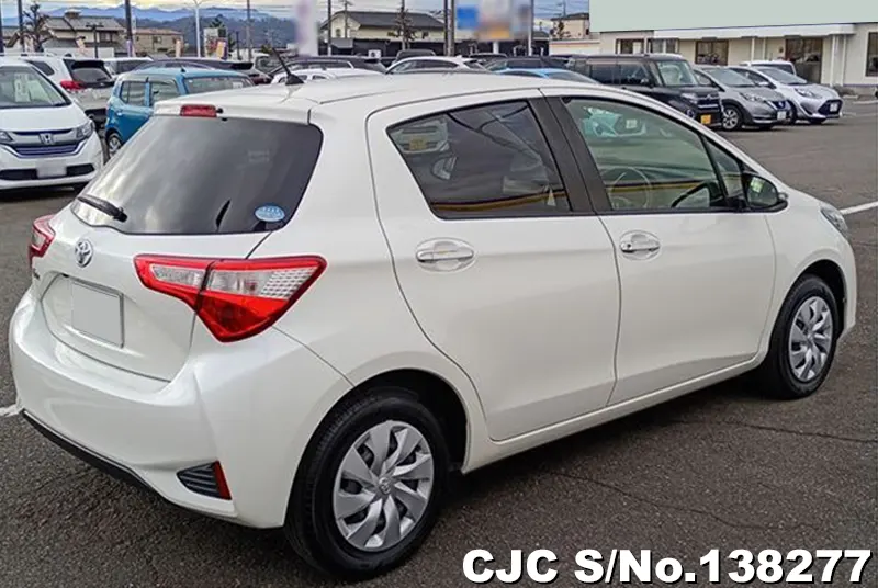 Toyota Vitz in White for Sale Image 2
