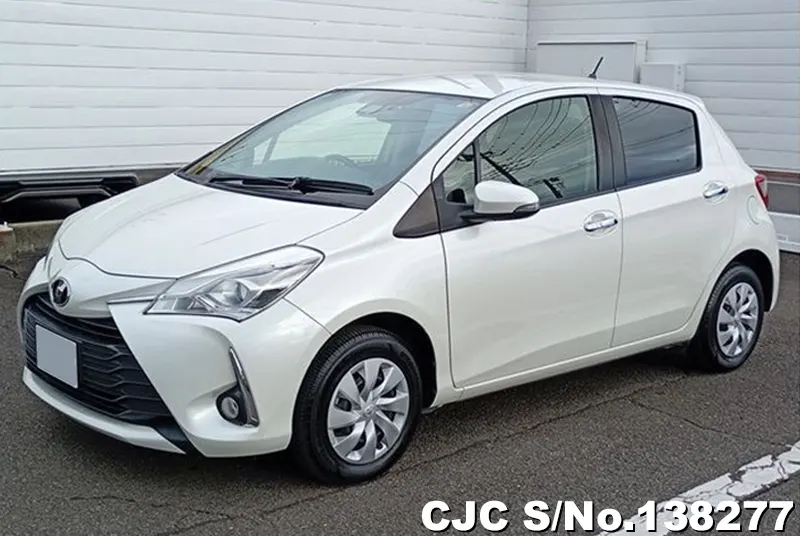 Toyota Vitz in White for Sale Image 3