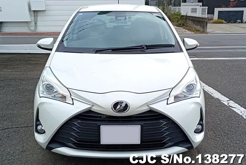 Toyota Vitz in White for Sale Image 4