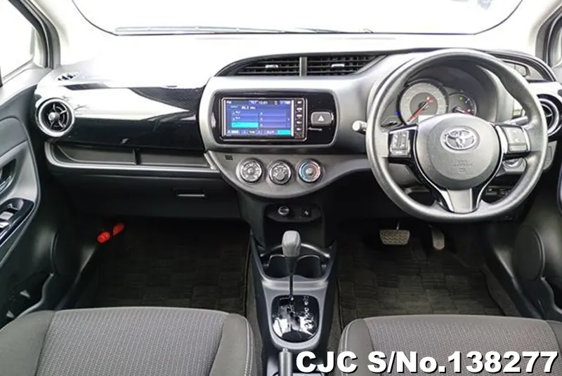 Toyota Vitz in White for Sale Image 9
