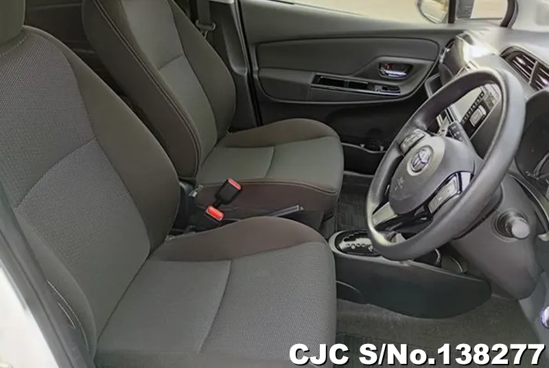 Toyota Vitz in White for Sale Image 10
