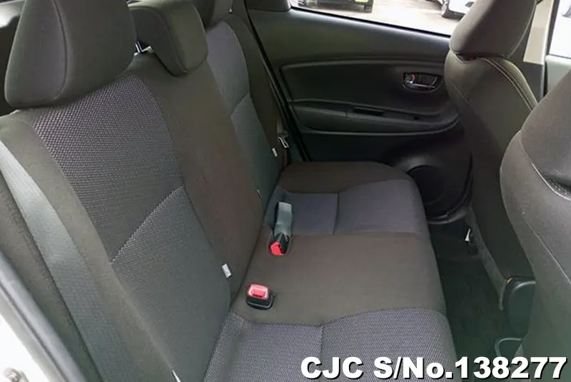 Toyota Vitz in White for Sale Image 12