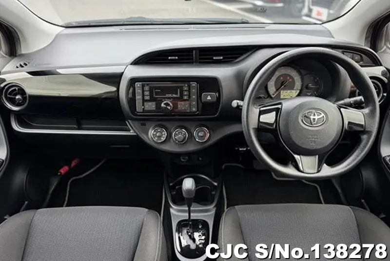Toyota Vitz in Red for Sale Image 9