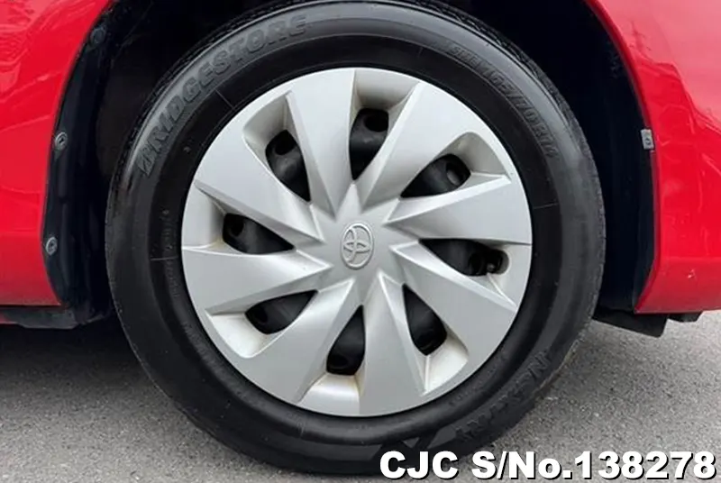 Toyota Vitz in Red for Sale Image 18