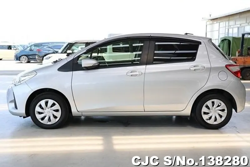 Toyota Vitz in Silver for Sale Image 6