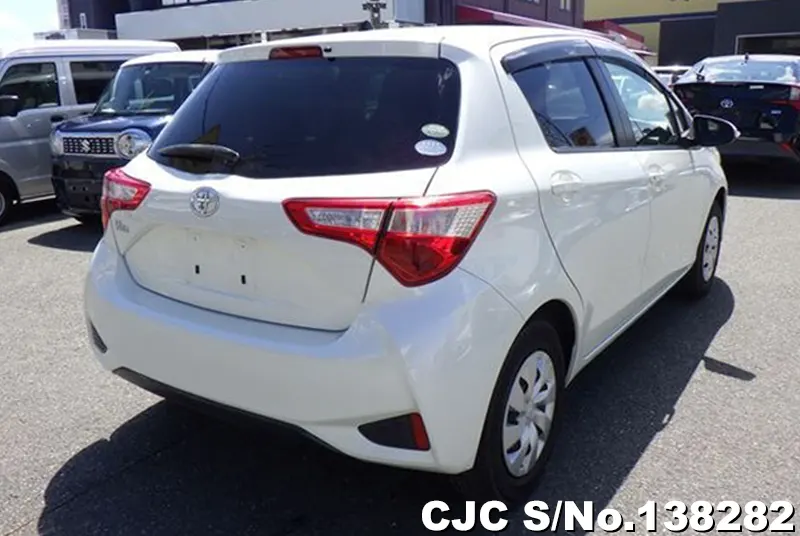 Toyota Vitz in White for Sale Image 2
