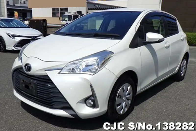 Toyota Vitz in White for Sale Image 3