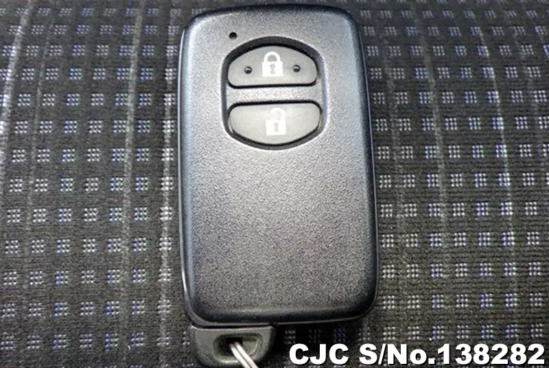 Toyota Vitz in White for Sale Image 11