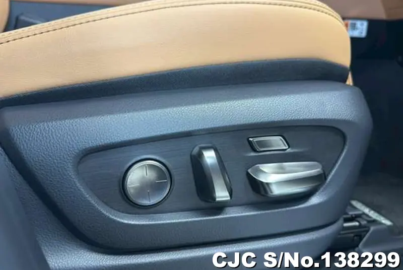 Lexus LX 600 in Pearl for Sale Image 10