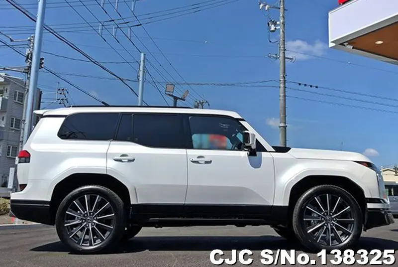 Lexus GX 550 in Pearl for Sale Image 6