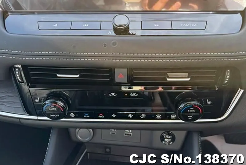 Nissan X-Trail in Black for Sale Image 14