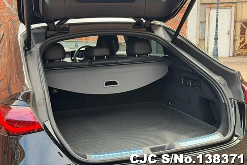 Mercedes Benz GLC Class in Black for Sale Image 4