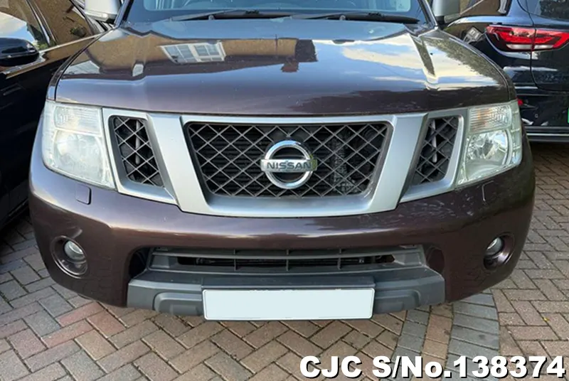 Nissan Navara in Beige for Sale Image 2