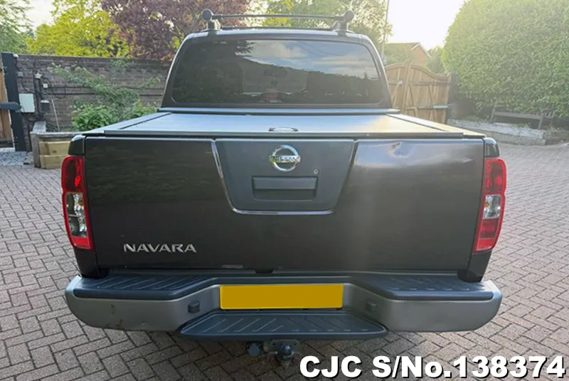 Nissan Navara in Beige for Sale Image 3