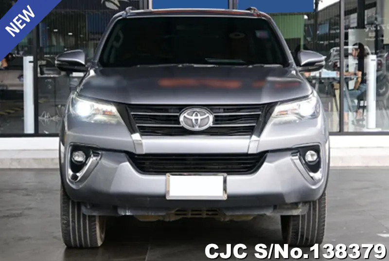 Toyota Fortuner in Gray for Sale Image 2