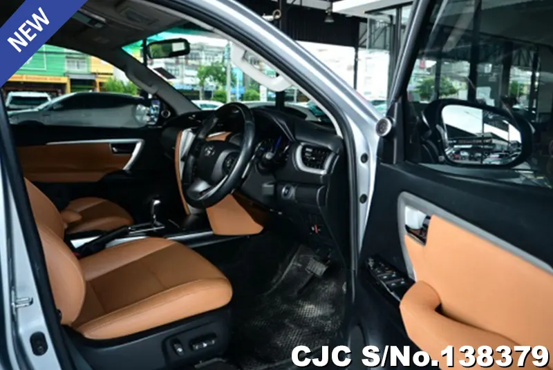 Toyota Fortuner in Gray for Sale Image 4