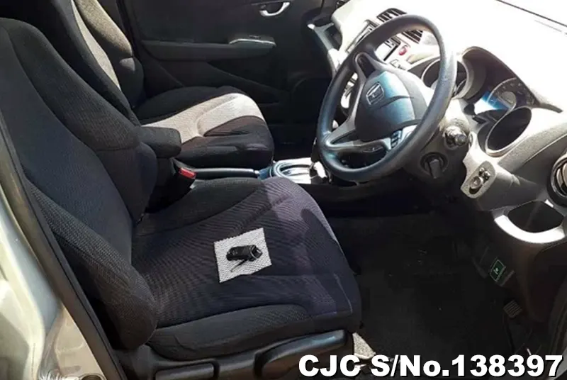 Honda Fit in Silver for Sale Image 7