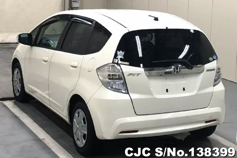 Honda Fit in White for Sale Image 1