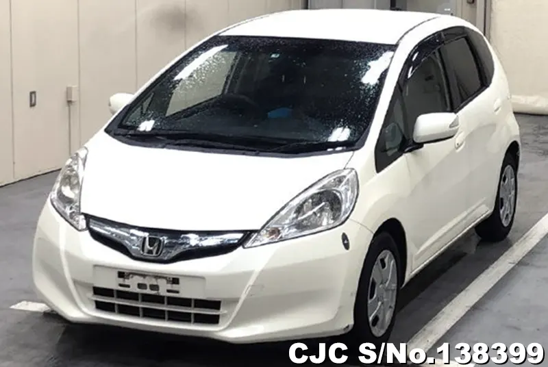 Honda Fit in White for Sale Image 3