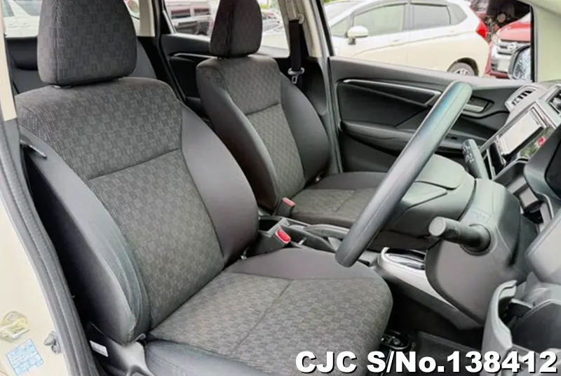 Honda Fit in White for Sale Image 7