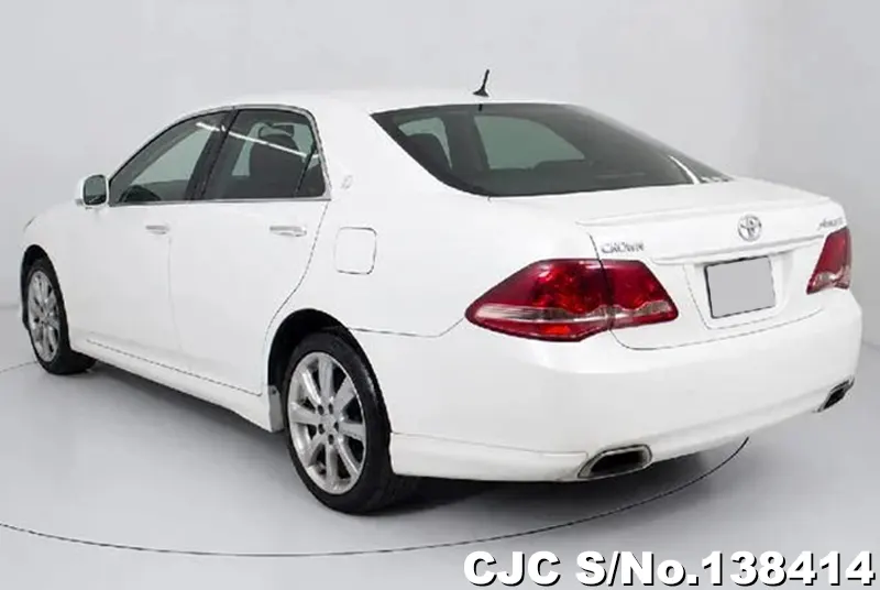 Toyota Crown in White for Sale Image 1