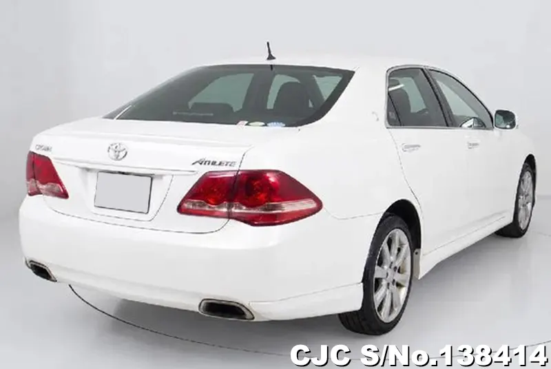 Toyota Crown in White for Sale Image 2