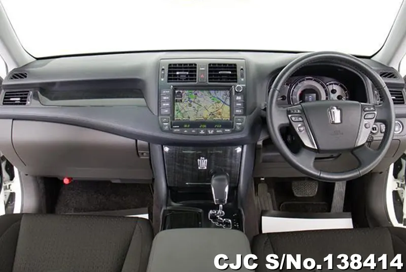 Toyota Crown in White for Sale Image 9
