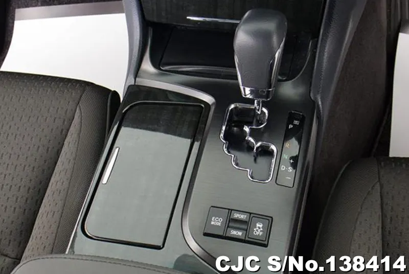 Toyota Crown in White for Sale Image 18