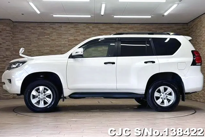 Toyota Land Cruiser Prado in White for Sale Image 7