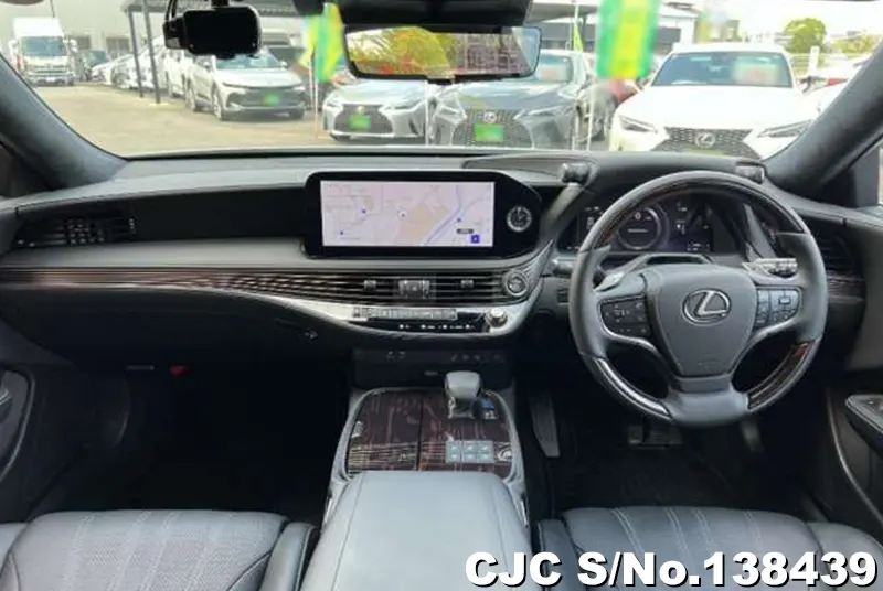 Lexus LS500H in Pearl for Sale Image 9