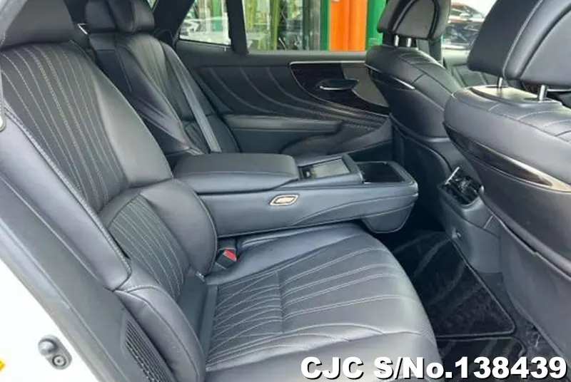 Lexus LS500H in Pearl for Sale Image 16