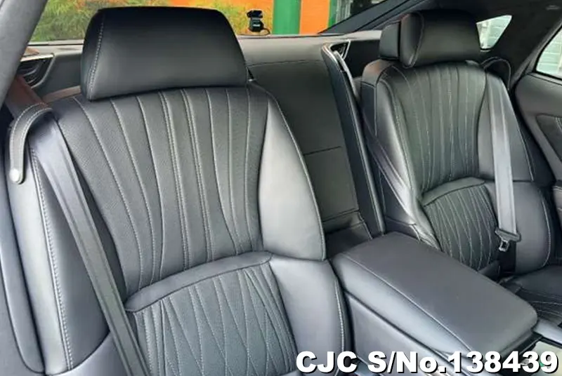 Lexus LS500H in Pearl for Sale Image 18