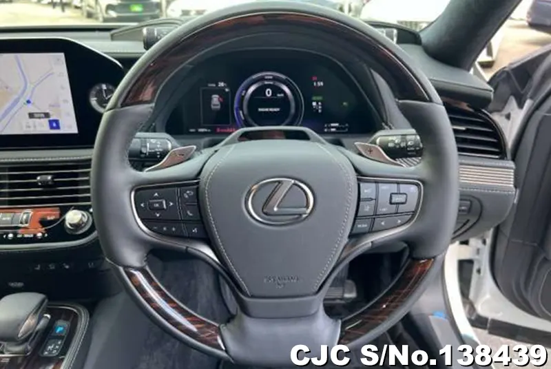 Lexus LS500H in Pearl for Sale Image 19