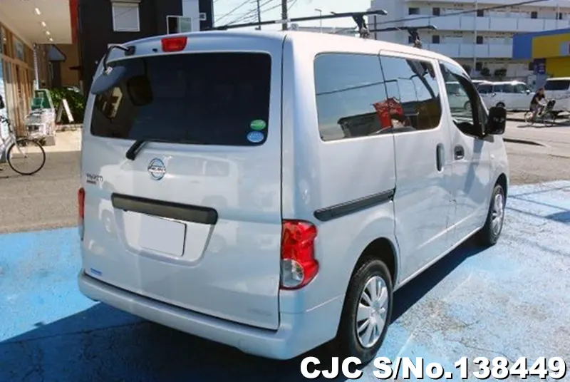 Nissan NV200 in Silver for Sale Image 2
