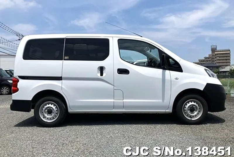 Nissan NV200 in White for Sale Image 2