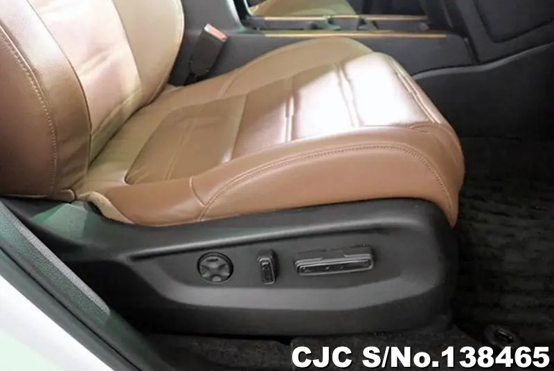 Honda CRV in White for Sale Image 11