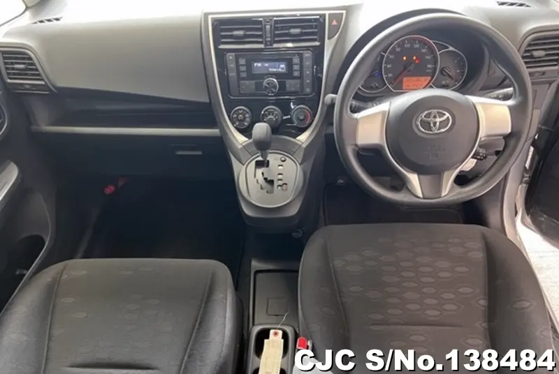 Toyota Ractis in Silver for Sale Image 3