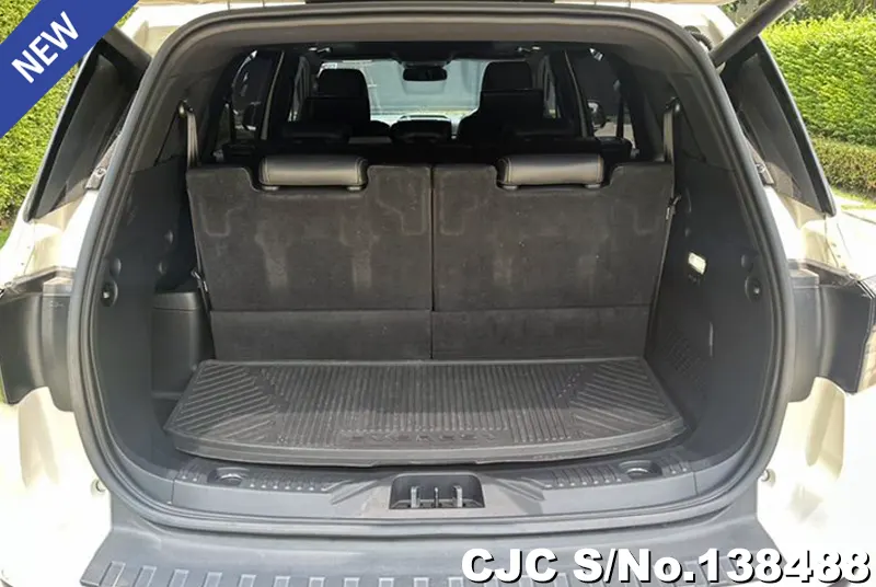 Ford Everest in White for Sale Image 5