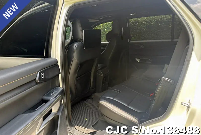 Ford Everest in White for Sale Image 10