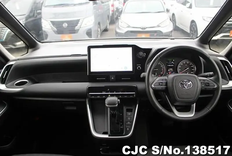 Toyota Noah in Black for Sale Image 8
