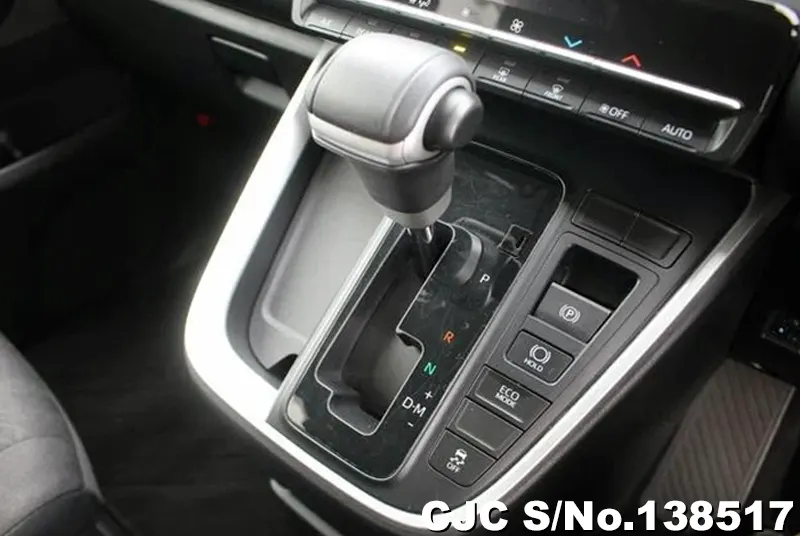 Toyota Noah in Black for Sale Image 18