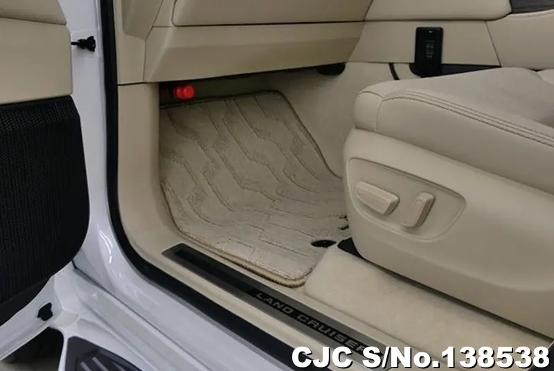 Toyota Land Cruiser in Pearl for Sale Image 13
