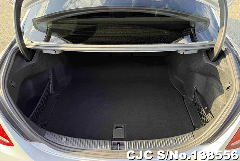 Mercedes Benz C Class in Silver for Sale Image 8