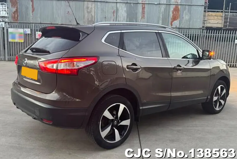 Nissan Qashqai in Bronze for Sale Image 2
