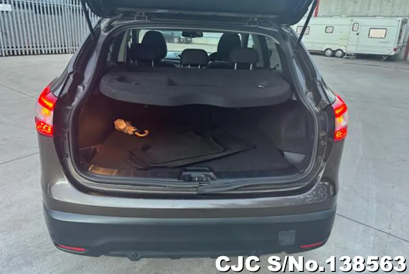 Nissan Qashqai in Bronze for Sale Image 7