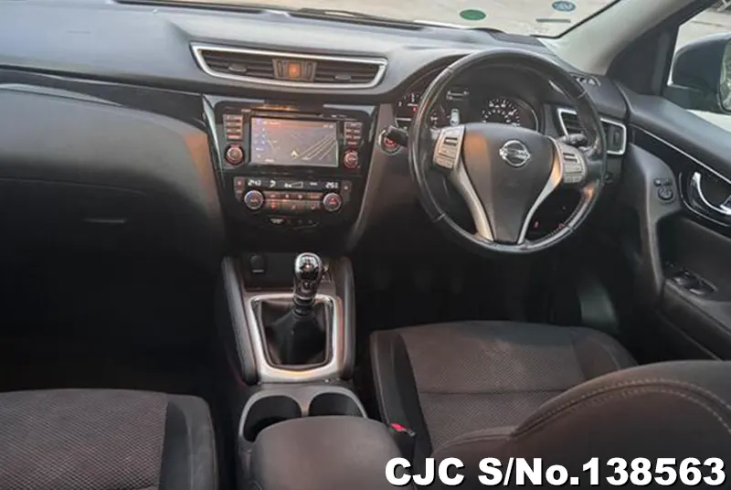 Nissan Qashqai in Bronze for Sale Image 8