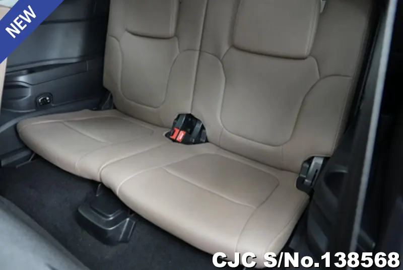 Ford Everest in Red for Sale Image 10